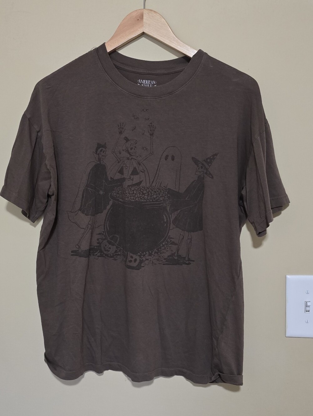 American Eagle Outfitters Brown Halloween Graphic Short Sleeve Tee